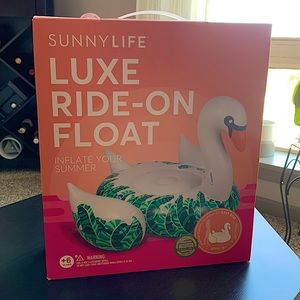 Sunny Life Swan Pool Float 45” x 61”